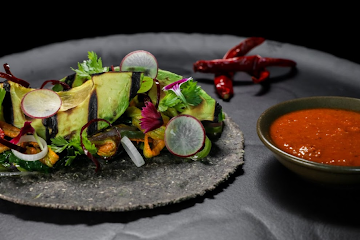 Receta saludable: taco de aguacate asado con flor de calabaza al estilo Velas Resorts