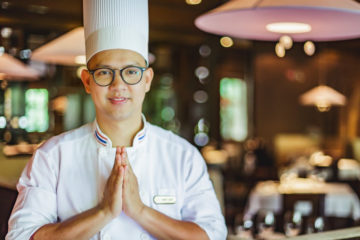 El chef Wayu “Light” Wattanakamin de los restaurantes Sen Lin es inducido al Club Master Chefs de Thailandia