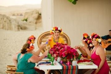 La nueva experiencia de viaje para chicas incluye cena en la playa con temática de Frida Kahlo y crucero al atardecer en Grand Velas Los Cabos