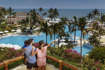 Velas Resorts dona 20,000 cubrebocas al sector salud de diversos destinos de México