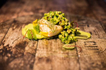 Guacamanía: receta de pescado con chimichurri de aguacate, cortesía de Velas Resorts