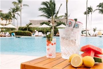 Grand Velas Riviera Nayarit lanza un nuevo menú de cocteles a base de cactus, en alianza con la marca Caliwater de Vanessa Hudgens y Oliver Trevena