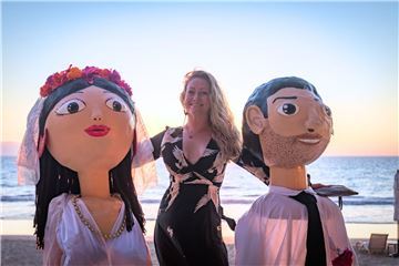 Nueva experiencia de boda con mojigangas en Velas Resorts