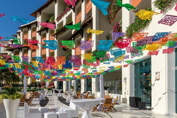 Una kermés en la cena de ensayo para las bodas de Velas Resorts