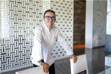 Nahúm Velasco, Chef Ejecutivo del restaurante Cocina de Autor, recientemente galardonado con una Estrella Michelin, es ahora el Chef Ejecutivo del resort Grand Velas Riviera Maya
