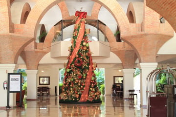 Impresionante llegada de Santa Claus en helicóptero, fiestas tradicionales mexicanas y más sorpresas navideñas les esperan a los viajeros que visiten Velas Resorts en México
